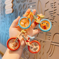Creative fun movable and gliding bicycles couple keychains pendants accessories bike parallel car pendant small gift ornaments