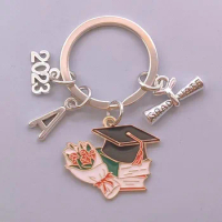 New 2023 2024 A-Z graduation ceremony keychain, graduation love enamel graduation cap keychain commercial graduation gift