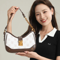 Mesuca Winnie the Pooh Curve Bag - Tas Selempang Disney