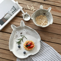 手繪釉下彩粗陶卡通可愛龍貓不規則餐具套裝點心盤米飯碗長柄勺子