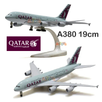 Diecast Pesawat Qatar Airways Airbus A380 19 cm 1:400