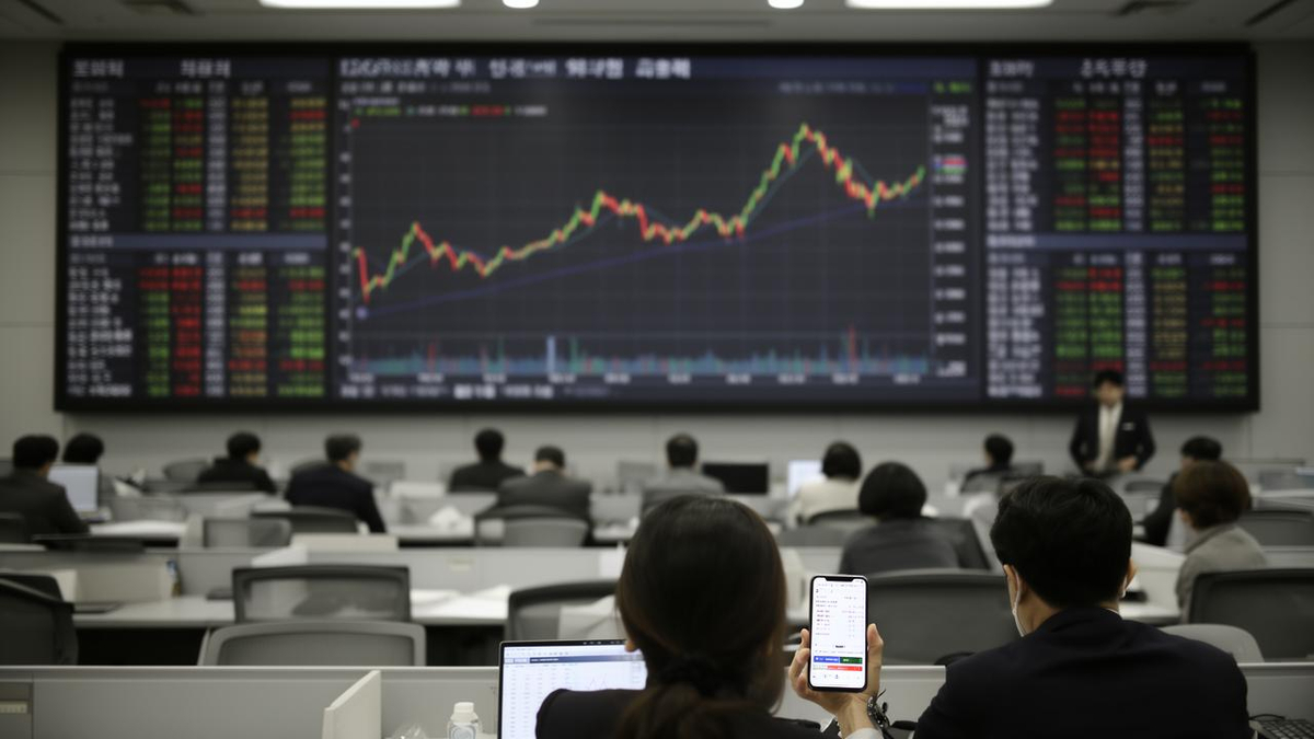 KOSPI Trading Volume Hits Yearly Low as Retail Money Flows to U.S. Stocks and Parking ETFs