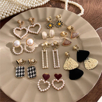 Metal Earrings Pearl Earrings Elegant Small Fragrance Earrings No Pierced Earrings Temperament Korea