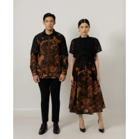 Tradiciobatik Praya Bigsize Kemeja Lengan Panjang Hitam Pria dan Dress Midi Pesta Wanita dengan Oute