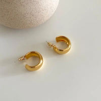 LAC.COLLECTION - Claire Open Hoops Earring ต่างหูห่วงตัว C 1.8cm คําแนะนําผลิตภัณฑ์ใหม่ของเดือนนี้