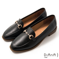 DIANA 2.5 cm質感牛皮擦色馬銜釦飾低跟樂福鞋-漫步雲端焦糖美人-黑