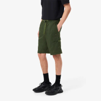 【LACOSTE】男裝-寬鬆防潑水休閒短褲(墨綠色)