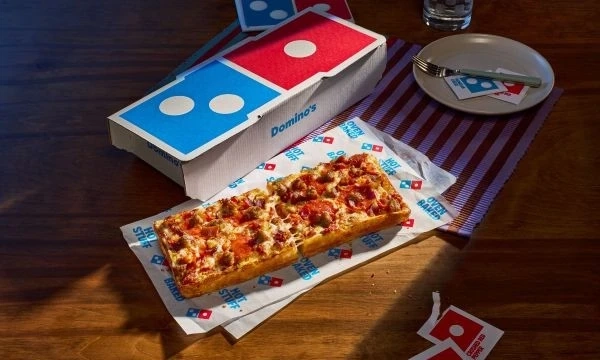 ドミノ・ピザ、ロゴ型の一人用ピザ「ザ・ドミノ」に賭ける——評価額を