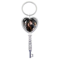Twilight Movie Glass Handmade Heart Shaped Pendant Keychain Vampire Bella Edward Jacob Renesmee Character Jewelry Accessories