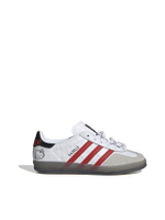 รองเท้าผ้าใบผู้หญิง Gazelle Indoor x Hello Kitty Anniversary สี Cloud White / Red / Core Black
