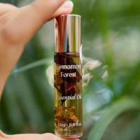 Dầu hoa ủ ấm Cinnamon Forest - Hoa hồng Trắng 202 - Dầu hoa giữ ấm 202. Hỗ trợ giúp lưu thông khí hu