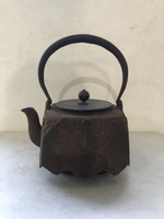日本回流鐵壺一把，年代久遠，器型獨特工藝好。
