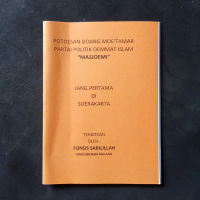 buku ejaan lama judul poetoesan sidang moe'tamar \MASJOEMI\" (copy an)"