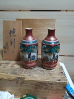 日本回流瓷器古董老九谷莊三款人物花鳥德利酒瓶一對，帶原箱，器