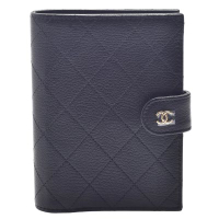 CHANEL 經典金色雙C LOGO菱格牛皮多夾層護照夾(黑色)