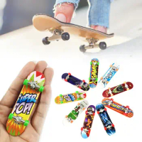 2pcs High Quality Cute Party Favor Kids Children Mini Finger Board Fingerboard Alloy Skate Boarding Toys Gift