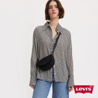 Levis 女款 斜背半圓包 / 字母Logo浮雕 簡約黑