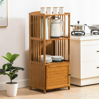 碗櫃 楠竹廚房收納置物架微波爐烤箱落地多層新款帶門實木儲物櫃免打孔 摩可美家