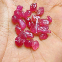 Bahan Ruby Pigeon Blood - Batu Permata Alami Warna Merah Terang untuk Koleksi dan Perhiasan