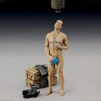 1/35 Scale Unpainted Resin Figure taking a shower collection figure