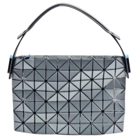 【ISSEY MIYAKE 三宅一生】三宅一生BAOBAO幾何方格手提/肩背新月包(水藍色BB46-AG921-71)