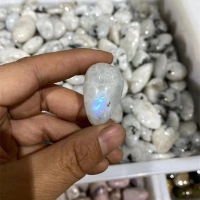 1 ชิ้น เรนโบว์มูนสโตน  หินดิบธรรมชาติ ขัดมัน Natural polished moonstone tumbled stone natural quart