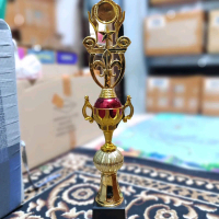 Piala Satuan Pramuka Gold tinggi