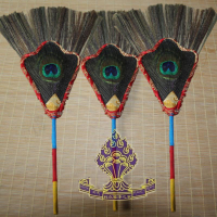 【利眾福澤之家】 藏傳佛教用品 吉祥草一、三眼孔雀毛扇/奔巴扇1入