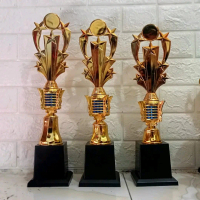Piala 1 set dapet 3 pcs (tanpa stiker)