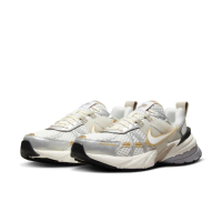 【NIKE 耐吉】運動鞋 休閒鞋 女鞋 W NIKE V2K RUN 銀白 金 金屬色 未來感(HJ7245100)