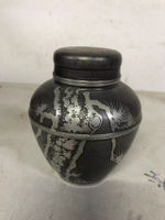 日本回流錫質茶葉罐，密封性良好，有小磕，品牌未知。罐身刻有圖