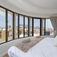 住宿 30% off Designer Penthouse - backup power - Cape Town Century City 開普敦