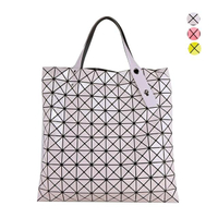 【ISSEY MIYAKE 三宅一生】幾何方格10x10亮面手提包(任選)
