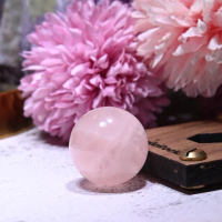 【SmileRocks 石麥】天然紅碧玉球 直徑3.6cm(附SmilePad 6x6底板)