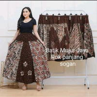 Batik Mujur Jaya Rok Panjang Sogan dengan Desain Elegan dan Motif Unik