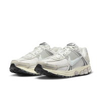【NIKE 耐吉】慢跑鞋 男鞋 運動鞋 緩震 ZOOM VOMERO 5 灰 HF0731-007