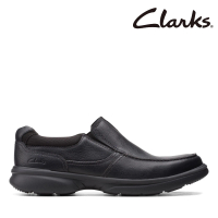 Clarks 男鞋Bradley Free寬楦輕量荔枝紋套入休閒鞋(CLM53160C)