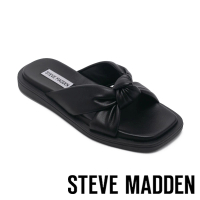 【STEVE MADDEN】ALLISTAR 扭結方頭平底拖鞋(黑色)