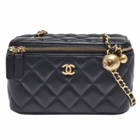 【CHANEL 香奈兒】經典雙C LOGO小金球菱格小羊皮拉鍊斜背長型小包(黑AP2303L-BLK-GP)