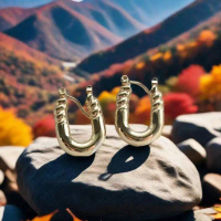 【BOBOCLUB】Anting Huruf Emas Muda Berbentuk U Anting Temperamen Kelas Atas Korea Lingkaran Polos Anti