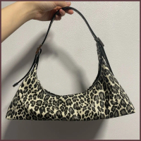 KNACK BAG กระเป๋าสะพายไหล่ รุ่น jennie leopard (งานDefect)