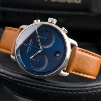 【Nordgreen】ND手錶 Pioneer 先鋒 42mm 月光銀殼×藍面 復古棕純素皮革錶帶(PI42SIVEBRNA)