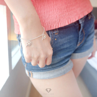 สร้อยข้อมือใบ Clover 4 แฉก ประดับ Cz swiss แท้สีเขียวอ่อน (BH28)