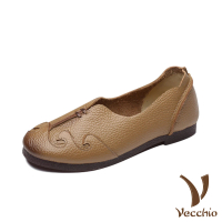 【Vecchio】全真皮頭層牛皮手工繡線舒適低跟單鞋(卡其)