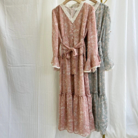 【MANI 瑪尼】韓製 碎花V領寬袖口綁帶洋裝-兩色 粉色.綠色(碎花洋裝)