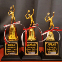 1 Set Piala Badminton