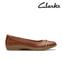 Clarks 女鞋 Meadow Ave 低調別緻線形交錯設計娃娃鞋 平底鞋(CLF79648C)