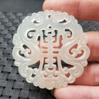 新款天然玉石新疆白玉雙龍祝壽掛件方解石玉鏤空壽字吊墜車掛玉墜