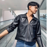 Jaket Crop Pria Kulit Sintetis Hitam Jaket Boxy Zipper Keren Cowok Black Crop Jacket Pu Leather Casu
