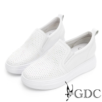 【GDC】沖孔經典舒適真皮後底超輕量休閒鞋-白色(226091-11)